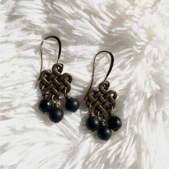 Black onyx dangle earrings
Handmade
New - Picture 2 of 2